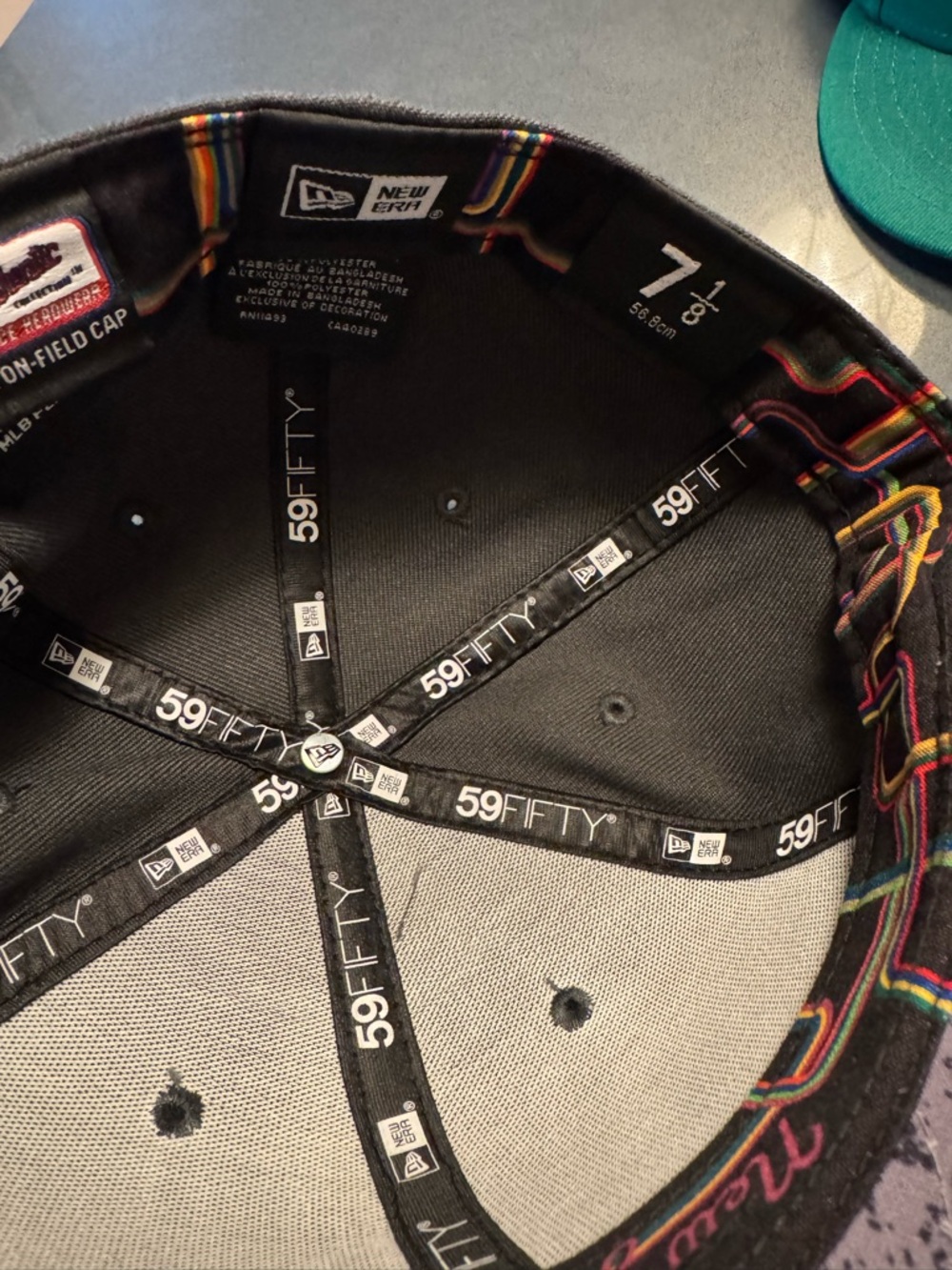 New Era Black Fitted 59FIFTY Cap with Multicolor Interior Trim - Picture 3 of 3